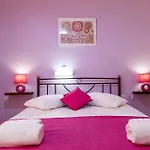 Apartament Tasoula & *